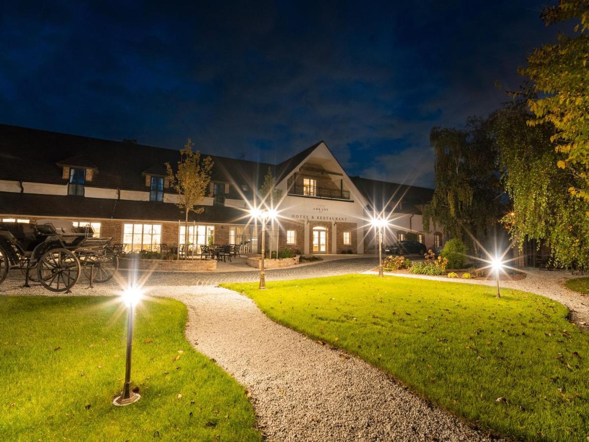 Arkady Hof Hotel Stupava Exterior foto