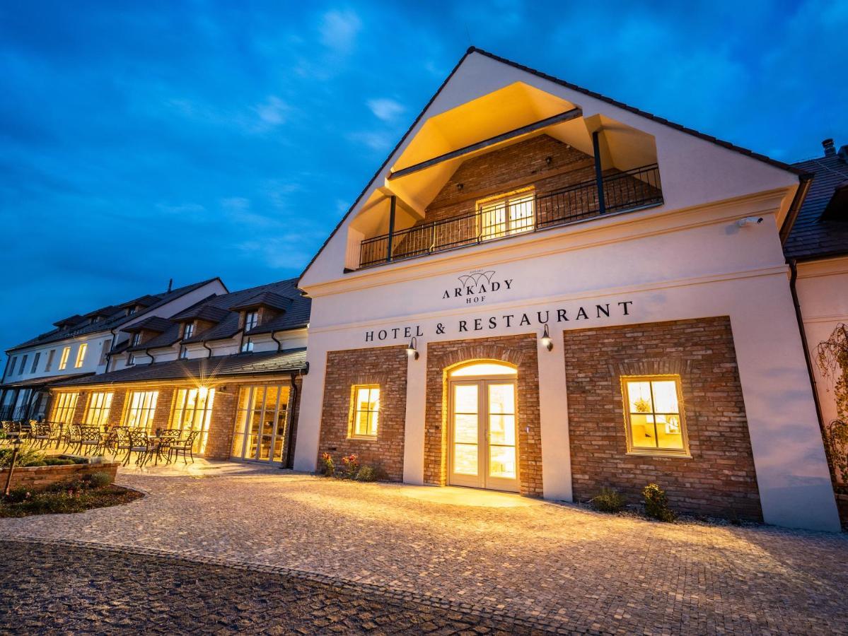 Arkady Hof Hotel Stupava Exterior foto